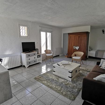 B & B "Les Charmettes" Vedène Exteriör bild