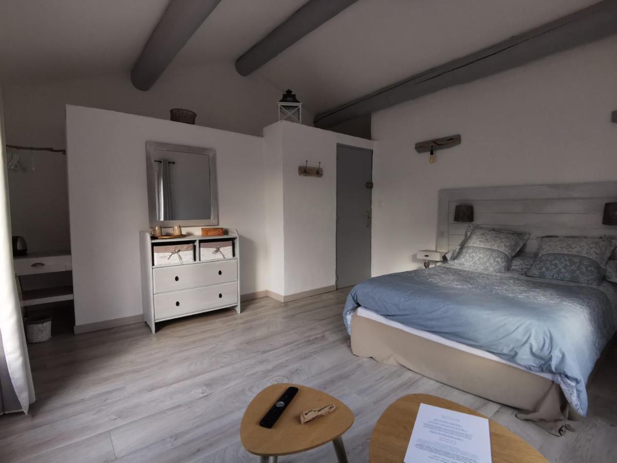 B & B "Les Charmettes" Vedène Exteriör bild